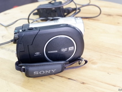 Máy quay phim DVD Sony Handycam DCR-DVD650E