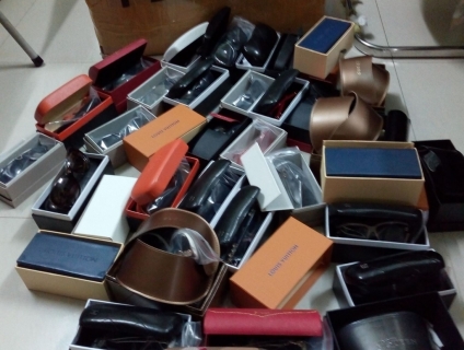 Mắt kính hiệu sách tay mới về