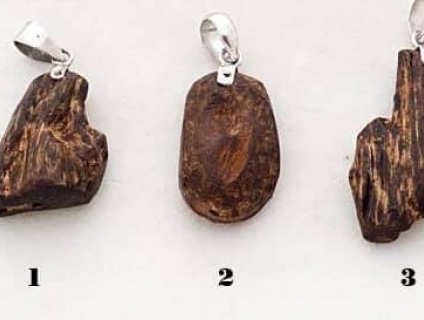 Mặt dây chuyền trầm hương Việt Nam hàng chìm quý hiếm