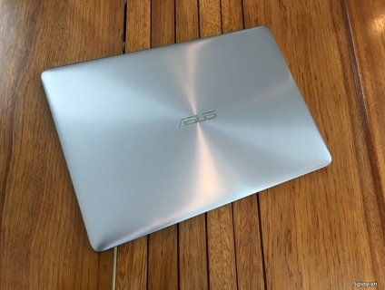 Asus UX330u Core i5 7200u Ram 8 Full HD Nặng 1.2Kg