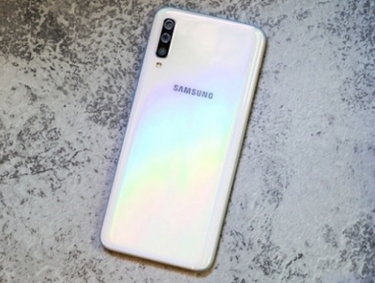 Samsung A70 ( SSVN ) - một thiết kế cận cấp cao