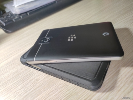 Blackberry Passport mới 99%