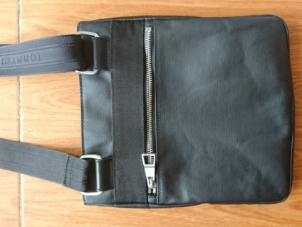 Túi đeo chéo tonny Hilfiger xách tay Đức (hàng used)