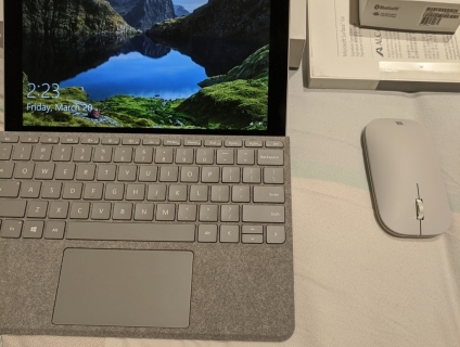 Bán Surface Go ram 4g, ssd 128