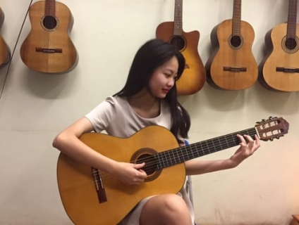 Học đàn guitar có khó không? – Trung tâm nghệ thuật Adam