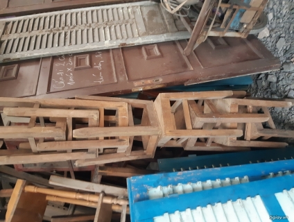 ----ghế đẩu.cửa lá sách 300 bộ