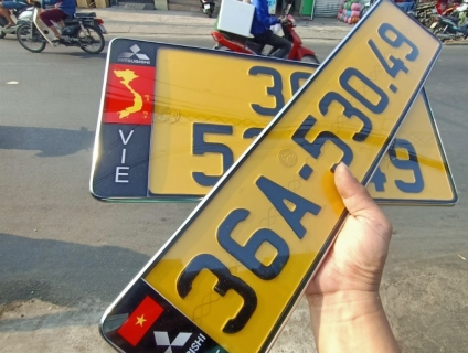 ÉP KHUNG BIỂN SỐ ĐẸP,CHỐNG NƯỚC Ở THÀNH PHỐ THỦ ĐỨC .ĐỘI GT RẠCH CHIẾT