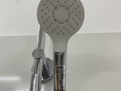 Sen tắm TOTO TBW01403J với khả năng khống chế nhiệt độ