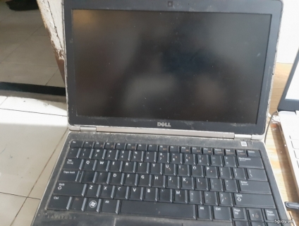 Cần bán : laptop Dell 6220 sạc không vô
