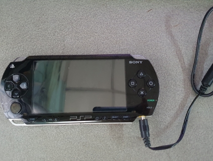 PSP 1000 đen đã hack thẻ 8gb chơi bình thường, không pin