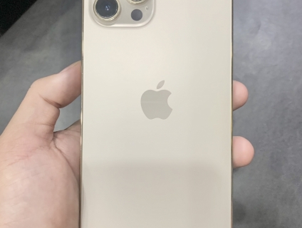 iPhone 12 Pro Max 256Gb màu gold. Máy đẹp dùng lướt pin còn 100%.