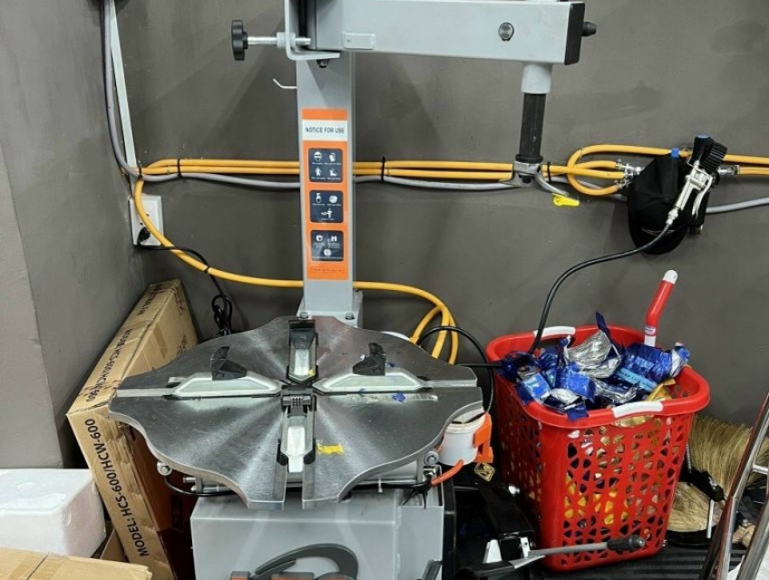 Máy tháo vỏ xe L8001 chuyển dùng cho xe máy