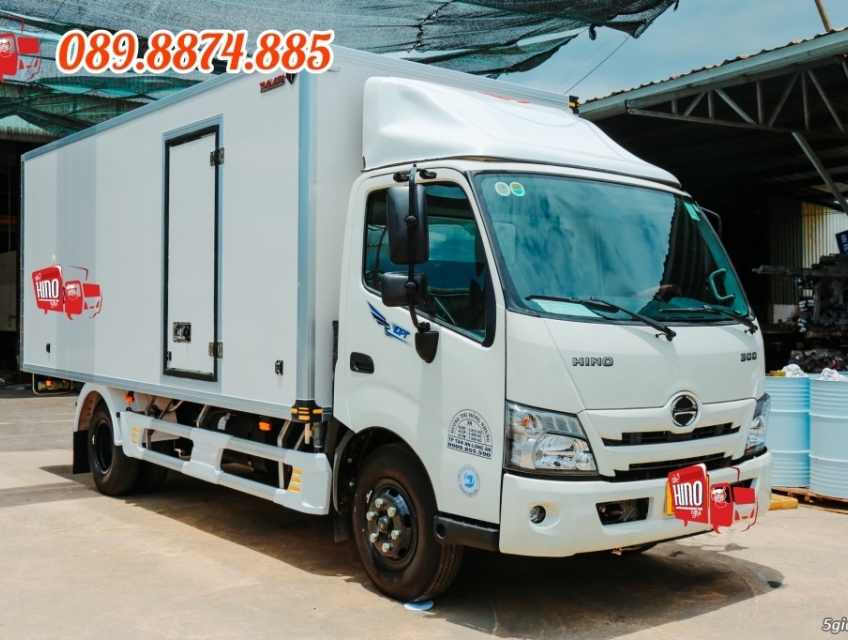 Xe Tải Hino XZU720 3.5 Tấn Thùng Bảo Ôn 5m | Tặng 22tr tháng 03/2023