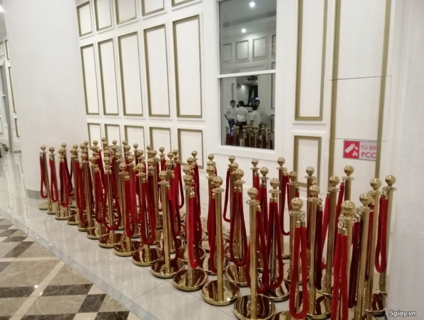 DV cho thuê trụ barrier rào chắn sự kiện giá rẻ