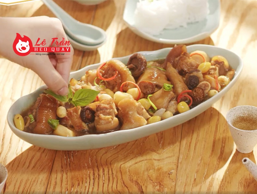 Món ngon kết hợp với giò heo quay