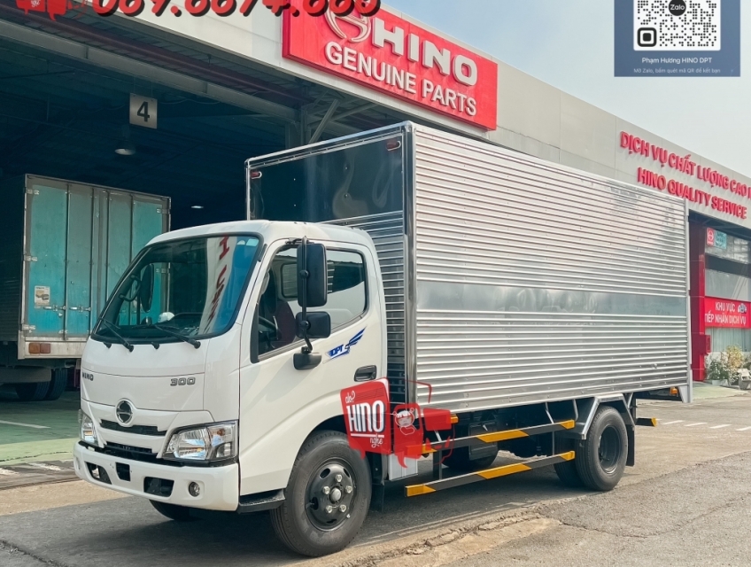 Có Sẵn, Giao Ngay Hino XZU650 1.9 tấn - Thùng Kín 4.5m