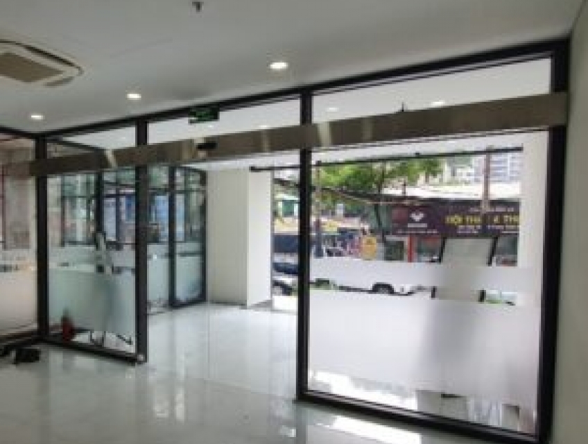 hungminhdoor.vn chuyên phân phối lắp đặt cửa kính lùa tự động