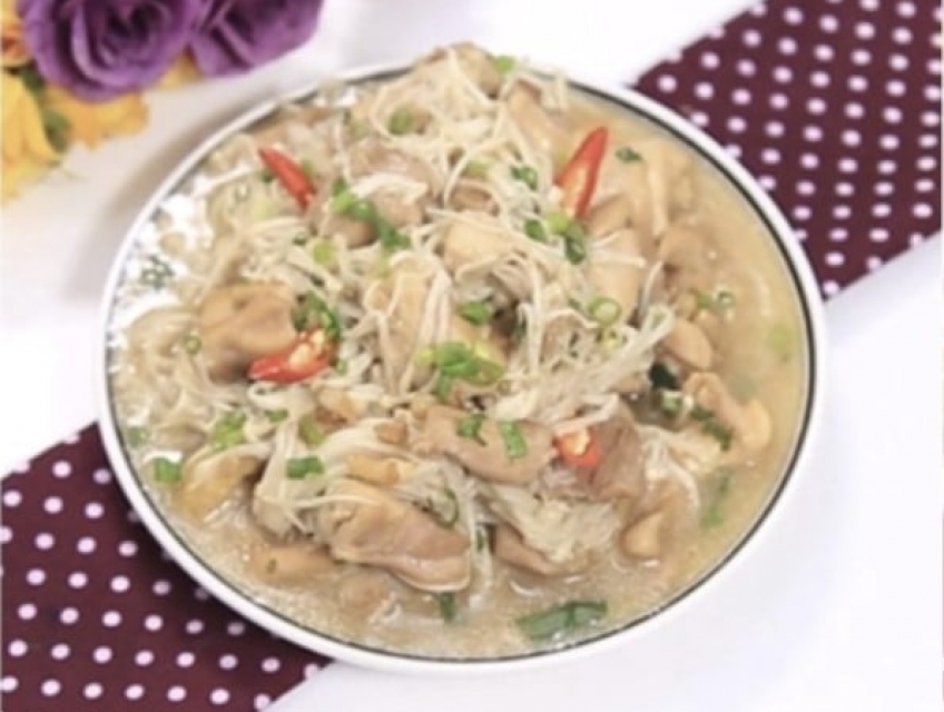 Lạ miệng với công thức món gà xào nấm kim châm ngon ngọt, thịt mềm