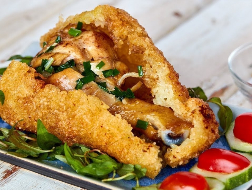 Làm gà không lối thoát thơm ngon giòn rụm cùng đầu bếp Cơm gà Hải Nam