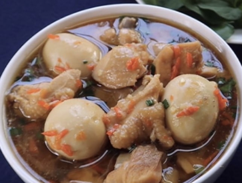 Sing Chicken bật mí cách làm gà kho tàu thơm ngon, chuẩn cơm mẹ nấu