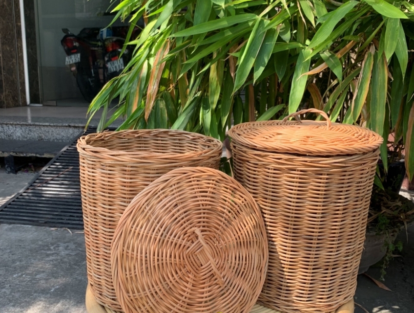 Giỏ đựng đồ được làm bằng chất liệu mây tre đan tự nhiên