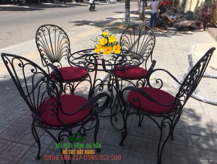 Bàn ghế sân vườn