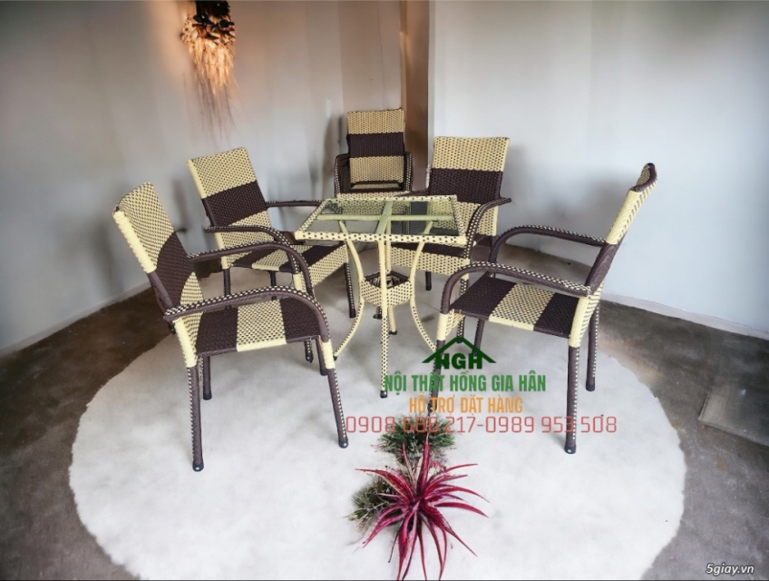 Bàn ghế cafe sân vườn