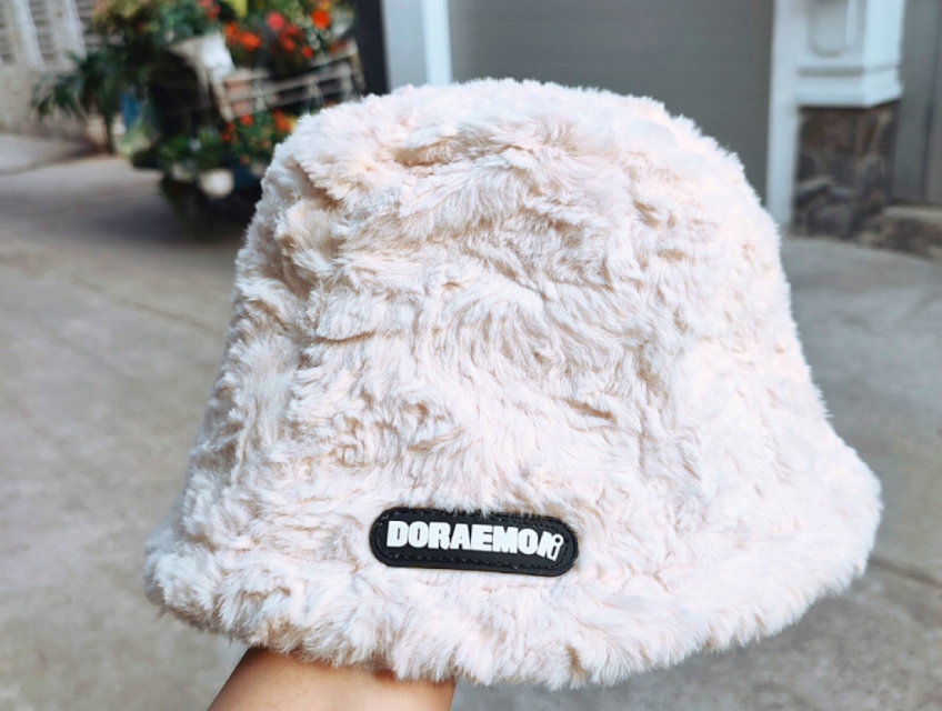 Mũ Bucket lông cừu nữ vành cụp Doraemon màu kem