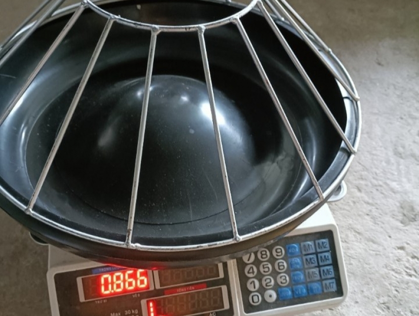 Máng ăn cho gà chống bới khay nhựa SBS chắc chắn tự động