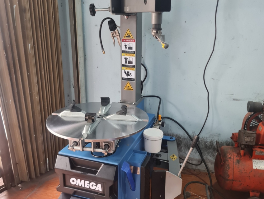 Máy Tháo Vỏ Xe OMEGA T-601