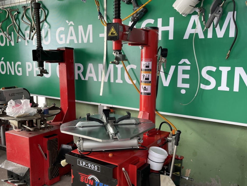 Máy Tháo Vỏ Xe Tay Ga Và Du Lịch SunTek LP-900