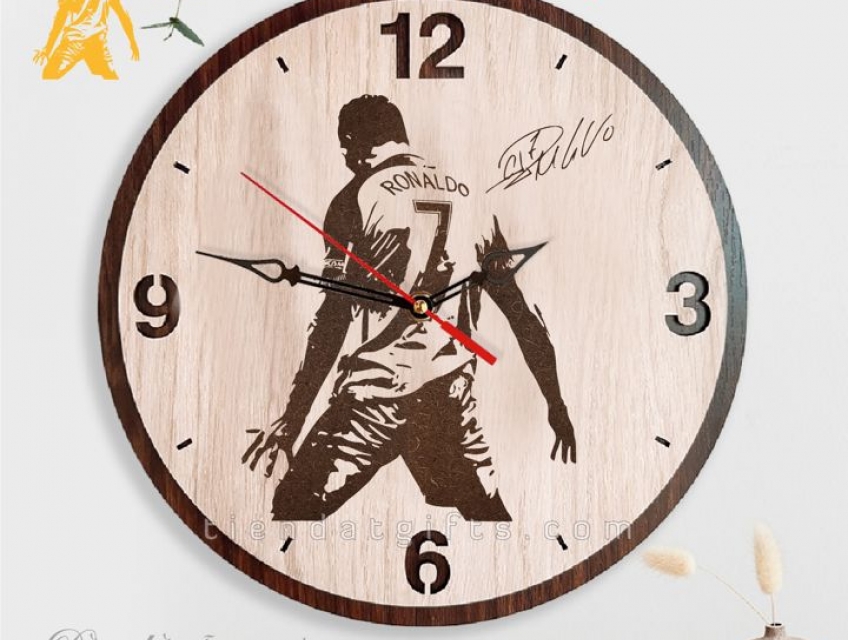 Quà tặng đồng hồ gỗ treo tường khắc hình ảnh cầu, tên, chữ - Logo các đội bóng đá.