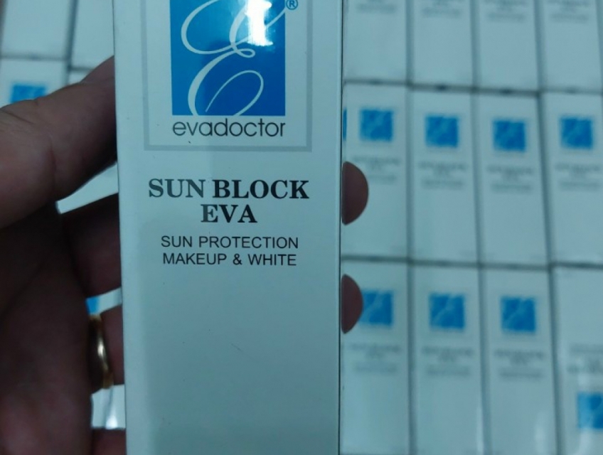 SUN BLOCK EVA Kem chống nắng trị nám của EVADOCTOR