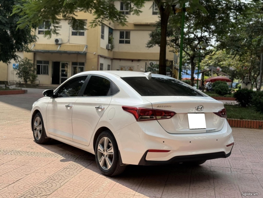 Cần bán Hyundai Accent ATH 2019 màu trắng