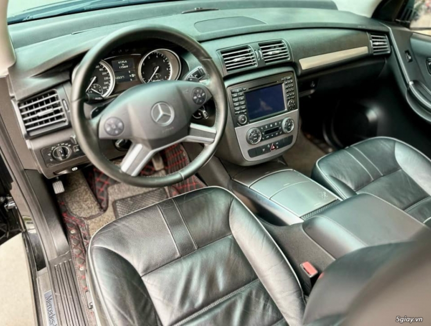 Cần bán Mercedes R300 2011 số tự động màu đen
