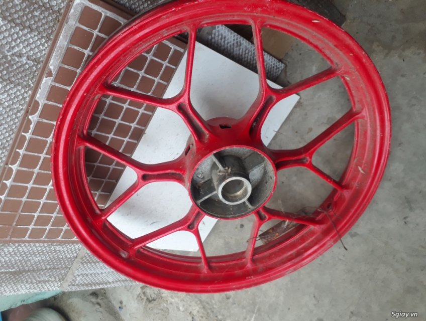 Cần bán cặp bánh măn sonic zin ,màu đõ  , đầy đũ ống chĩ bạc đạn