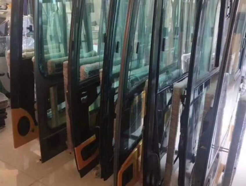 Chuyên kính chắn gió - khung kính