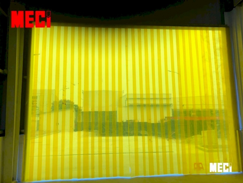 Rèm Nhựa Pvc Vàng Trong Ngăn Côn Trùng