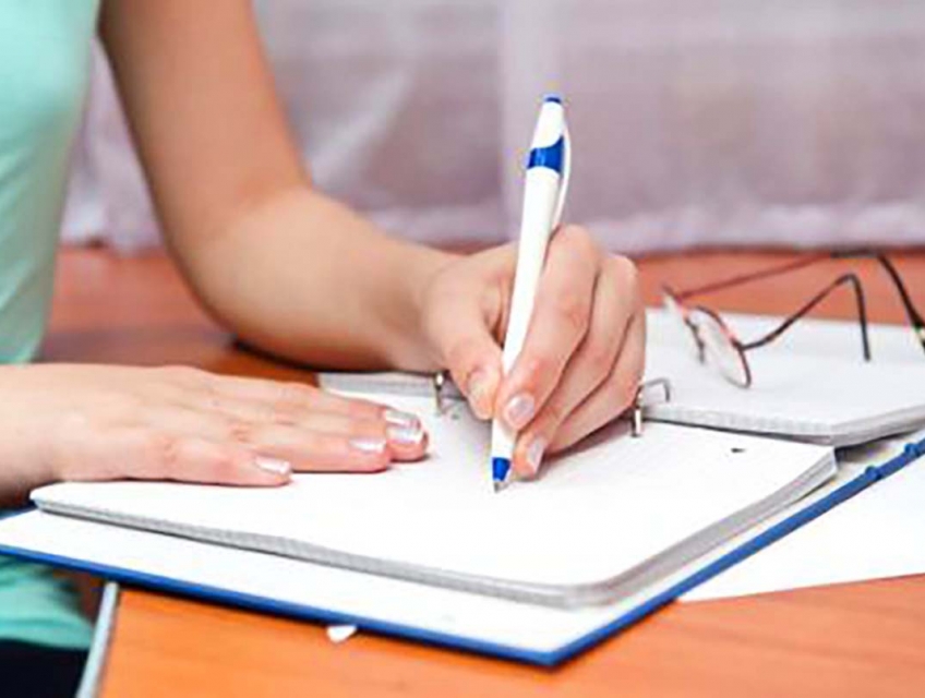 Những Nỗi Khổ Không Ai Thấu Của Người Viết Tay Trái