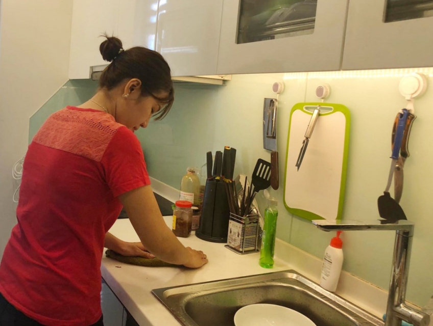 Hiện mình cần thuê mướn người làm giúp việc cho nhà mình bao ăn ở