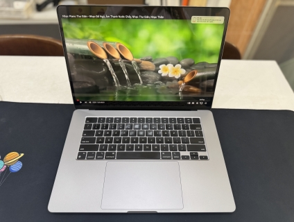 Macbook Air M2 15inch 8/256GB - Body kèm sạc cáp zin máy pin cao 93%