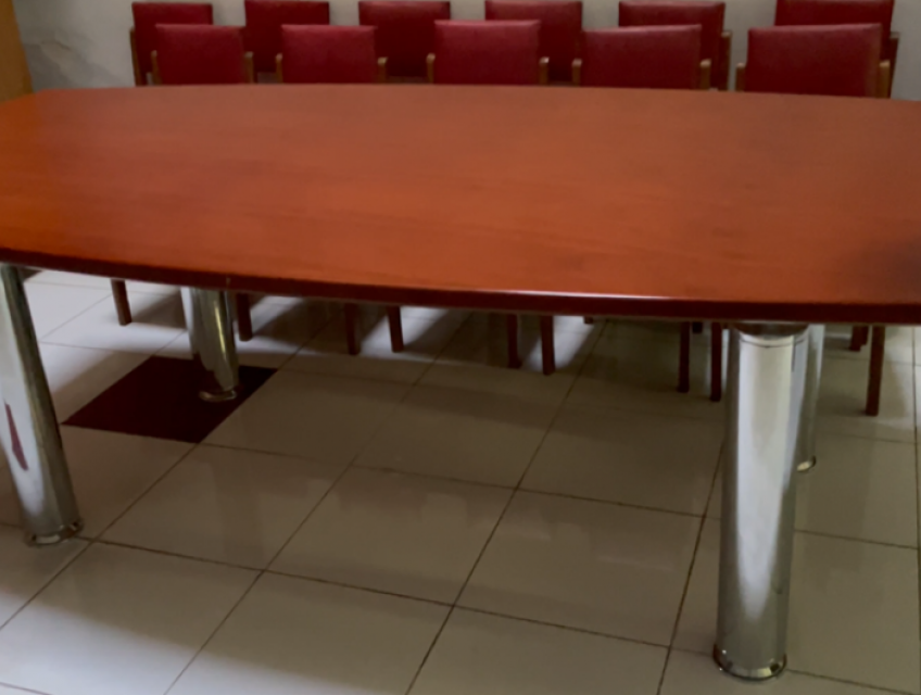 Thanh lý bàn họp gỗ nguyên khối