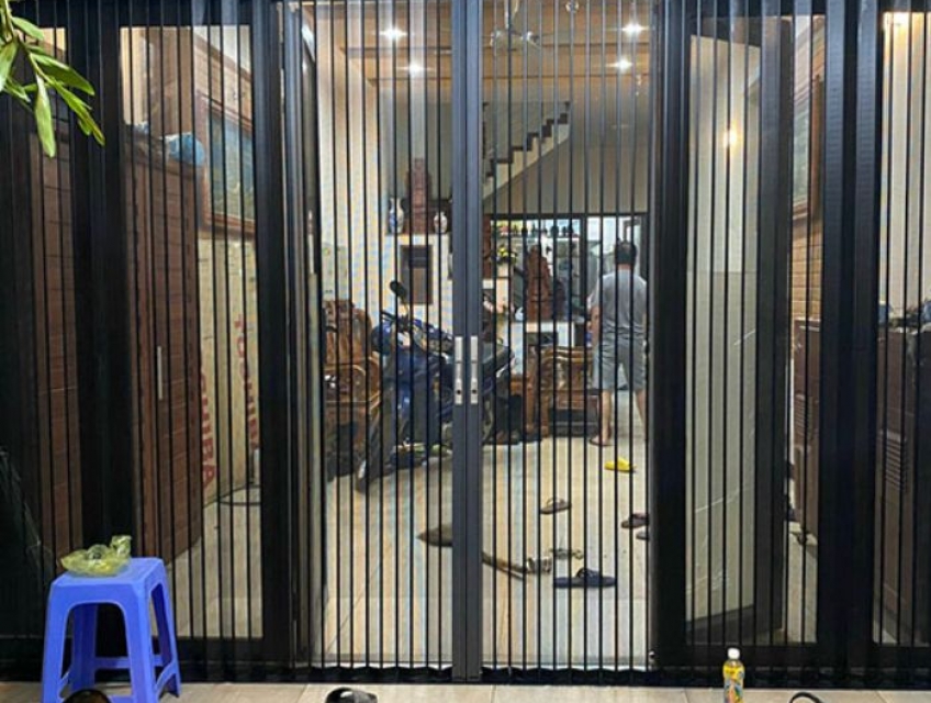 Thi Công Cửa Xếp Lá Nhôm Hệ 68 Cao Cấp TOP 1 Giá RẺ