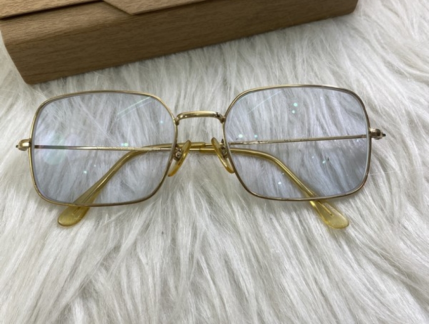 Cần bán gọng kính cổ bọc vàng 14k còn đẹp chính hãng giá rẻ