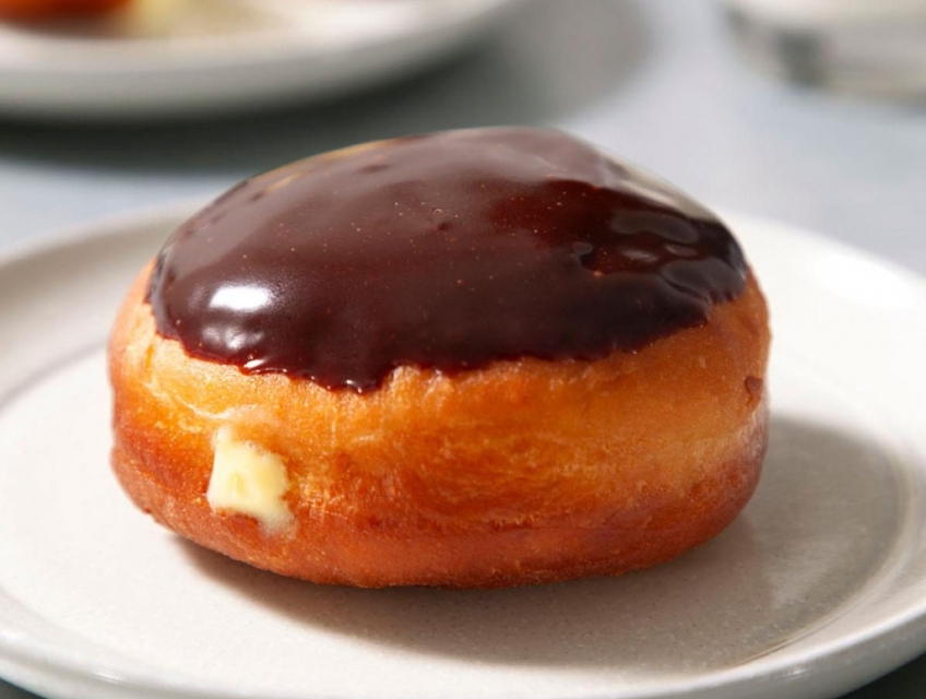 Boston Cream Donut – Bánh Donut Nhân Kem Hảo Hạng