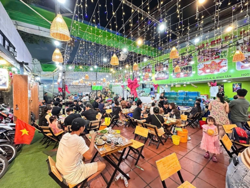 TIỆM LẨU CÙ LAO BÀ NGÓ tuyển phục vụ nam nữ làm ở Bình Tân