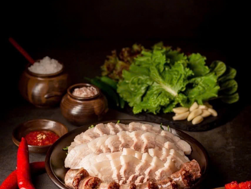 Nhà Hàng HQ tuyển phục vụ & phụ bếp BAO ĂN Ở tại Thủ Đức