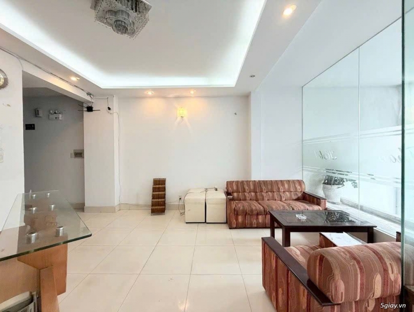 Bấn Nhà Quận Gò Vấp, Là Khách Sạn 6 Tầng, 17 Phòng Đang Kinh Doanh Tốt