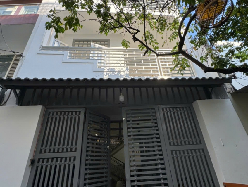 Bán nhà 1 trệt 2 lầu trống suốt mới 100%, hẻm 94// Phú Thọ Hoà Tân Phú