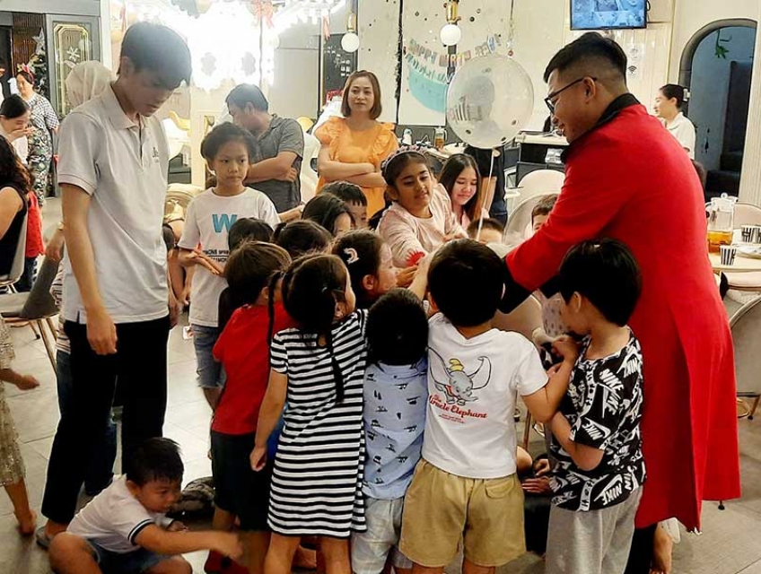 Thuê ảo thuật gia cho tiệc sinh nhật bé gồm những tiết mục gì